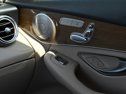 Used 2019 Mercedes-Benz GLC 300 4MATIC image 28