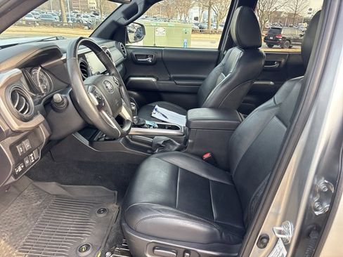 Used 2023 Toyota Tacoma Limited image 15
