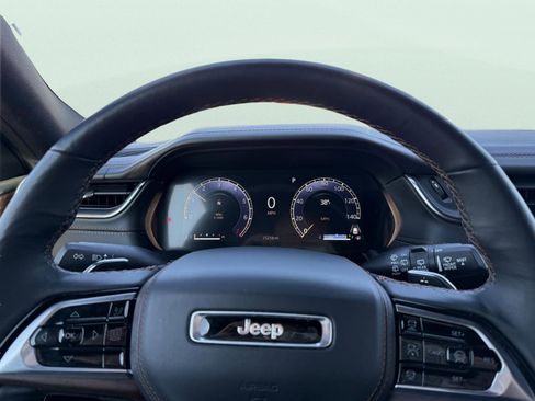 Used 2025 Jeep Grand Cherokee Summit image 25