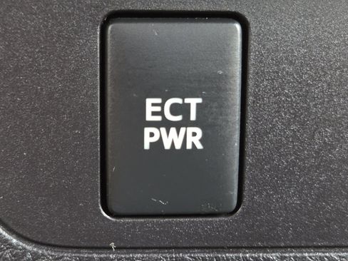 Used 2017 Toyota Tacoma TRD Sport AWD/4WD image 7