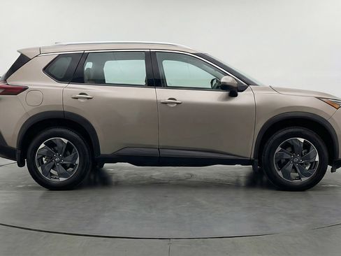 Used 2025 Nissan Rogue SV AWD/4WD image 11