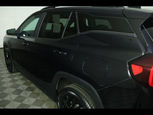Used 2023 GMC Terrain SLE w/ Driver Convenience Package image 18