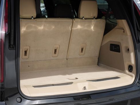 Used 2023 Cadillac Escalade Premium Luxury image 24