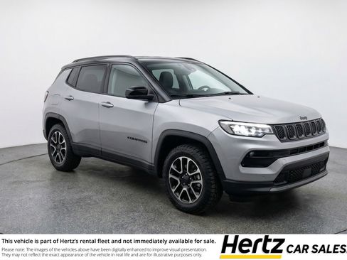 Used 2025 Jeep Compass Trailhawk AWD/4WD image 1