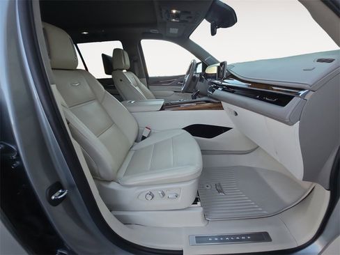 Used 2024 Cadillac Escalade Premium Luxury Platinum image 15