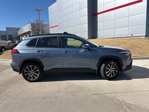 Used 2022 Toyota Corolla Cross XLE w/ Convenience Package image 2