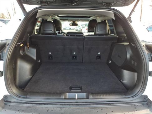 Used 2019 Jeep Cherokee Limited image 18