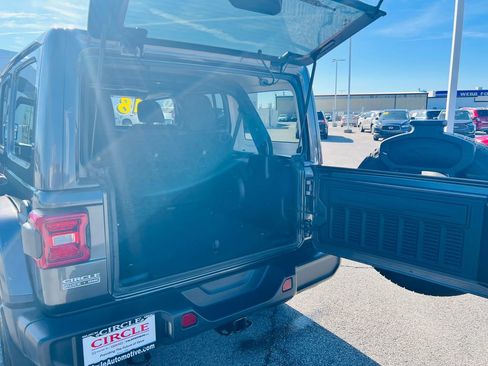 Used 2018 Jeep Wrangler Unlimited Sahara w/ Uconnect 4C Nav & Sound Group image 36