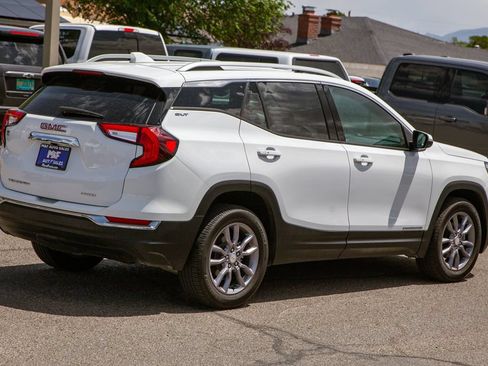 Used 2023 GMC Terrain SLT AWD/4WD image 4