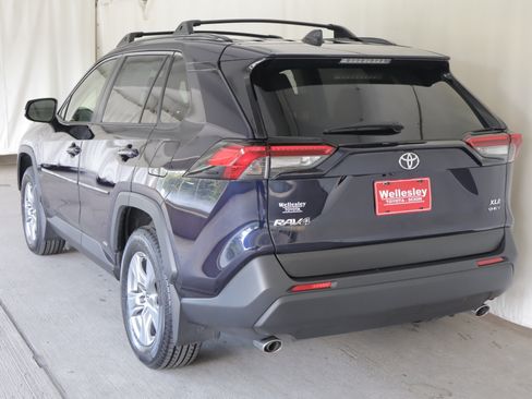Used 2025 Toyota RAV4 XLE w/ Convenience Package AWD/4WD image 26