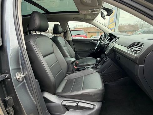 Used 2018 Volkswagen Tiguan SE w/ Panoramic Sunroof Package image 18