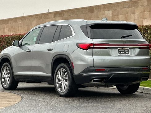 Used 2025 Buick Enclave Preferred image 6