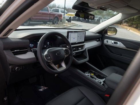 New 2026 Ford Explorer Active w/ Active Comfort Package RWD image 13