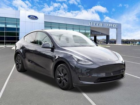 Used 2025 Tesla Model Y Long Range RWD image 6
