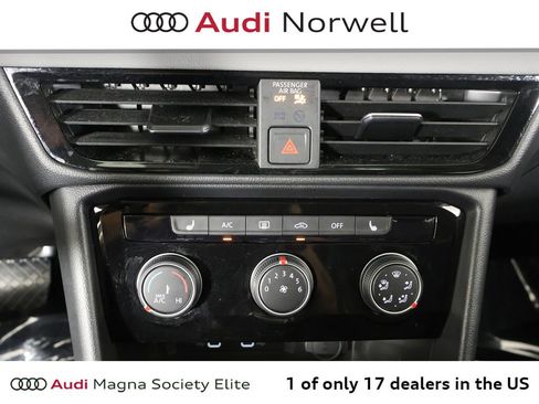 Used 2023 Volkswagen Taos SE AWD/4WD image 5