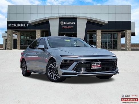 Used 2025 Hyundai Sonata Limited FWD image 1
