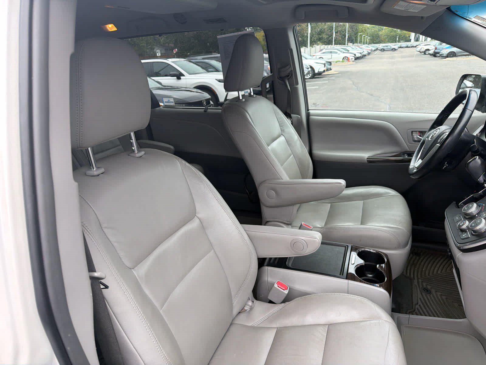 Used 2015 Toyota Sienna XLE Premium AWD/4WD image 8