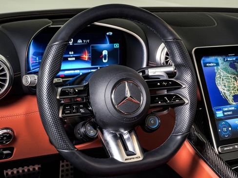 Used 2022 Mercedes-Benz SL 63 AMG 4MATIC image 26