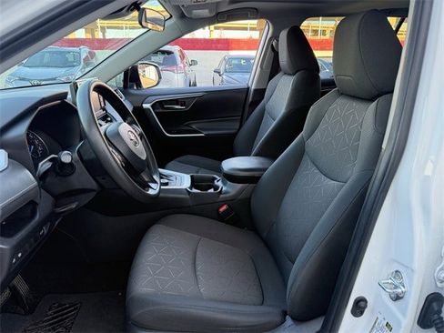 Used 2021 Toyota RAV4 XLE image 27