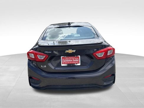 Used 2017 Chevrolet Cruze LT w/ Convenience Package FWD image 4