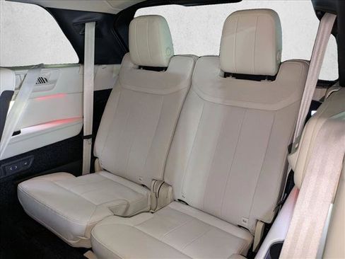 Used 2025 Land Rover Range Rover Long Wheelbase SE AWD/4WD image 21
