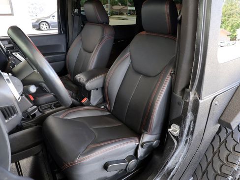 Used 2014 Jeep Wrangler Sport AWD/4WD image 14