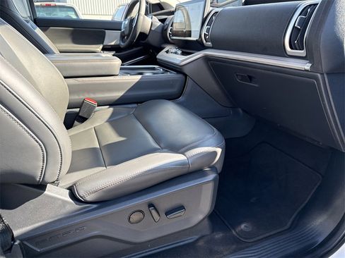 Used 2025 Ford Expedition Max Active image 13