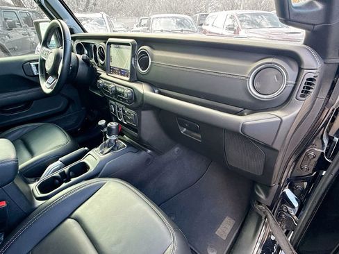 Used 2021 Jeep Wrangler Unlimited Sahara AWD/4WD image 31
