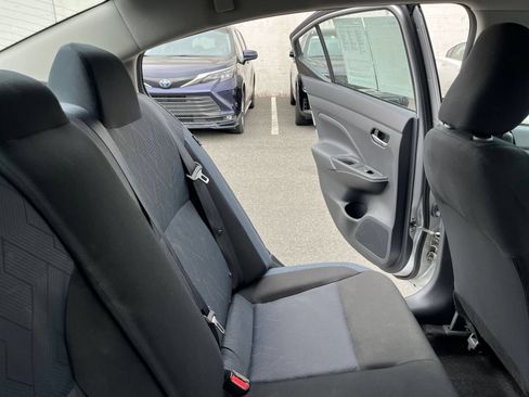 Used 2025 Nissan Versa SV FWD image 31