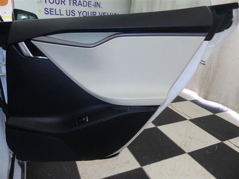 Used 2019 Tesla Model S Standard Range image 24