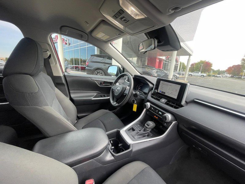 Used 2025 Toyota RAV4 LE AWD/4WD image 5