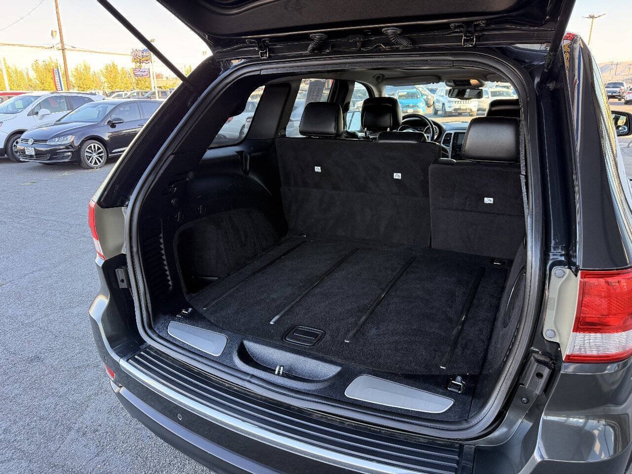 Used 2011 Jeep Grand Cherokee Limited AWD/4WD image 5