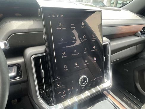 Used 2025 GMC Yukon XL Denali AWD/4WD image 15