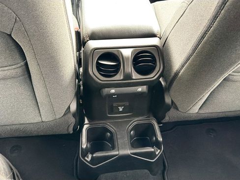 Used 2024 Jeep Wrangler Sahara image 21