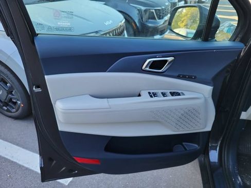 New 2026 Kia Carnival EX FWD image 5