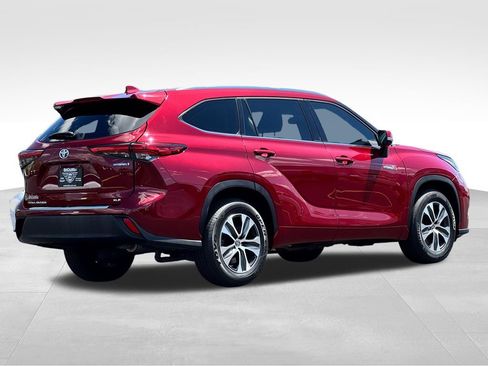 Used 2021 Toyota Highlander XLE FWD image 7