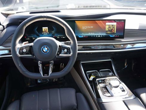 Used 2025 BMW i7 M70 image 7