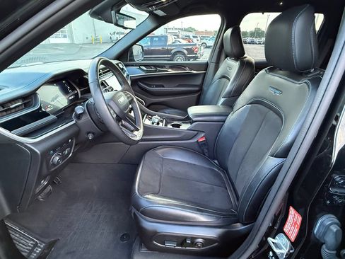 Used 2024 Jeep Grand Cherokee Trailhawk w/ Advanced Protech Group II AWD/4WD image 13