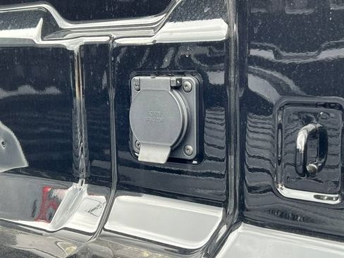 New 2026 Chevrolet Colorado Z71 w/ Midnight Edition AWD/4WD image 6