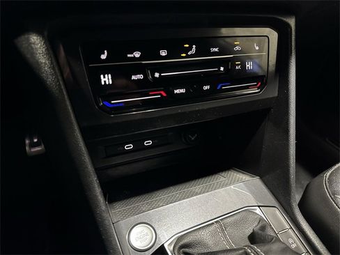 Used 2022 Volkswagen Tiguan SE R-Line image 19