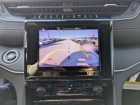 New 2025 Jeep Grand Cherokee Altitude AWD/4WD image 26