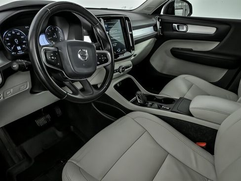 Used 2019 Volvo XC40 T5 Momentum image 19