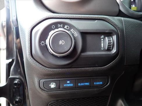 Used 2023 Jeep Wrangler Unlimited w/ Sun & Screen Package AWD/4WD image 12
