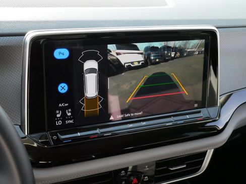 Certified 2025 Volkswagen Atlas Peak Edition SE AWD/4WD image 31