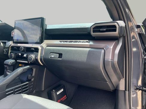 Used 2025 Toyota Tacoma TRD Off-Road w/ TRD Off Road Upgrade Package AWD/4WD image 18