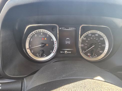 Used 2018 Nissan Titan SV image 18