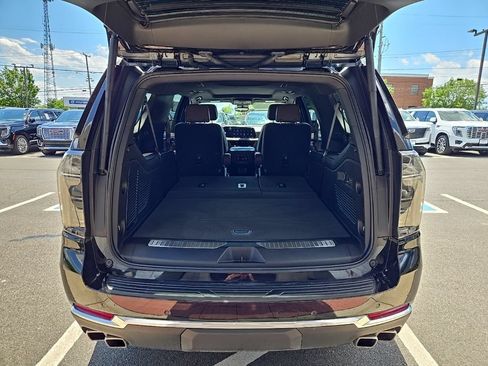 Used 2025 Chevrolet Suburban High Country AWD/4WD image 61