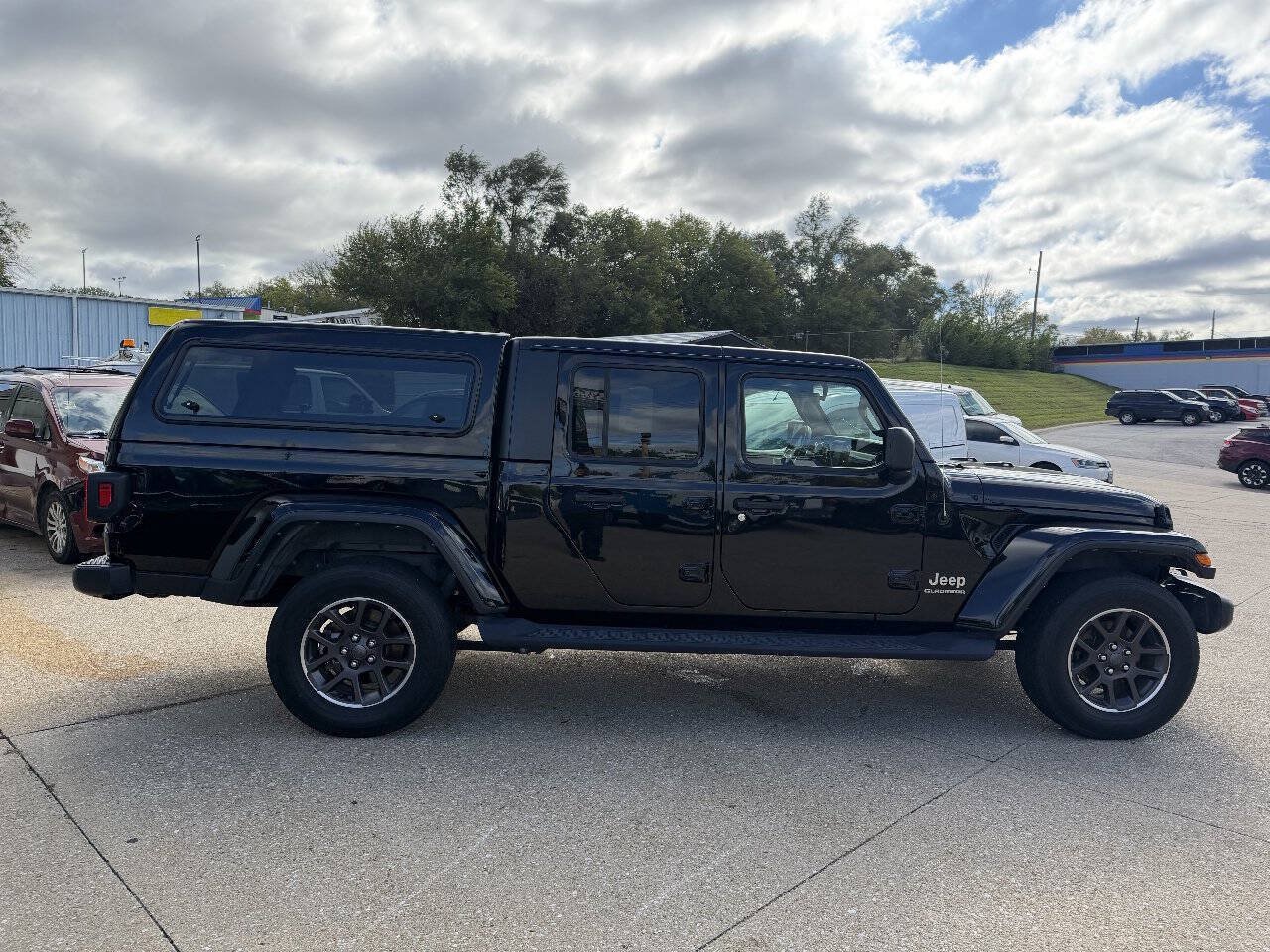 Used 2021 Jeep Gladiator Overland AWD/4WD image 7