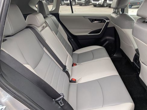 Used 2023 Toyota RAV4 XLE Premium image 27