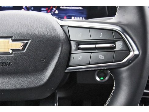 Used 2025 Chevrolet Traverse LT image 17